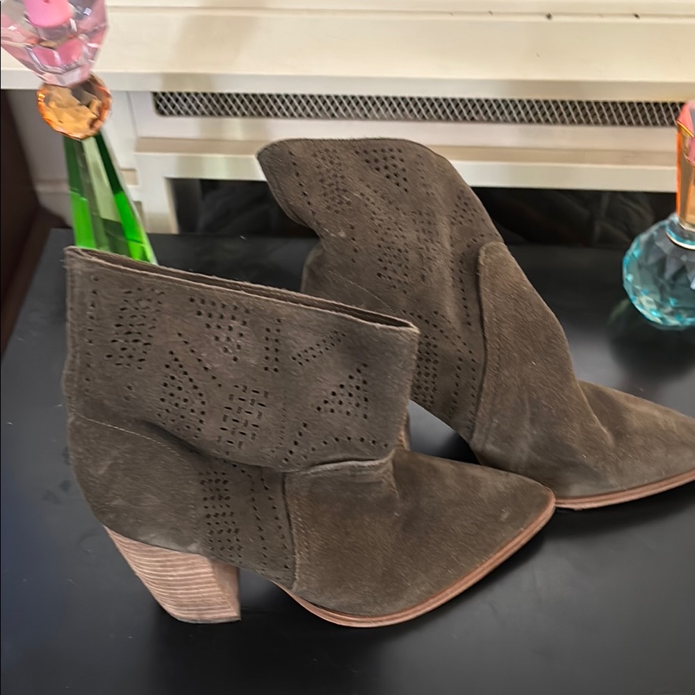 Suede Ankle Boots in olive - Picture 2 of 5